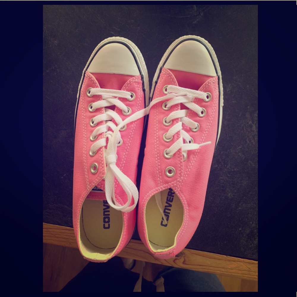 Brand new NEVER WORN pink low-top converse